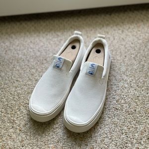 Cariuma x 4Ocean IBI Slip on White Shoes